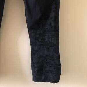 Lululemon Crop Legging Camo Size 4